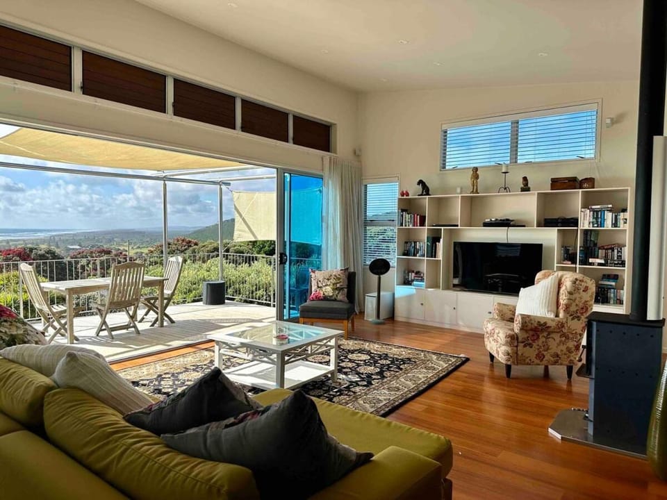 Communal lounge/ TV room, Living room, Seating area