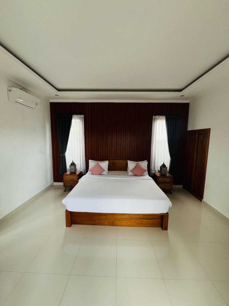 Bed, Photo of the whole room, Bedroom, air conditioner