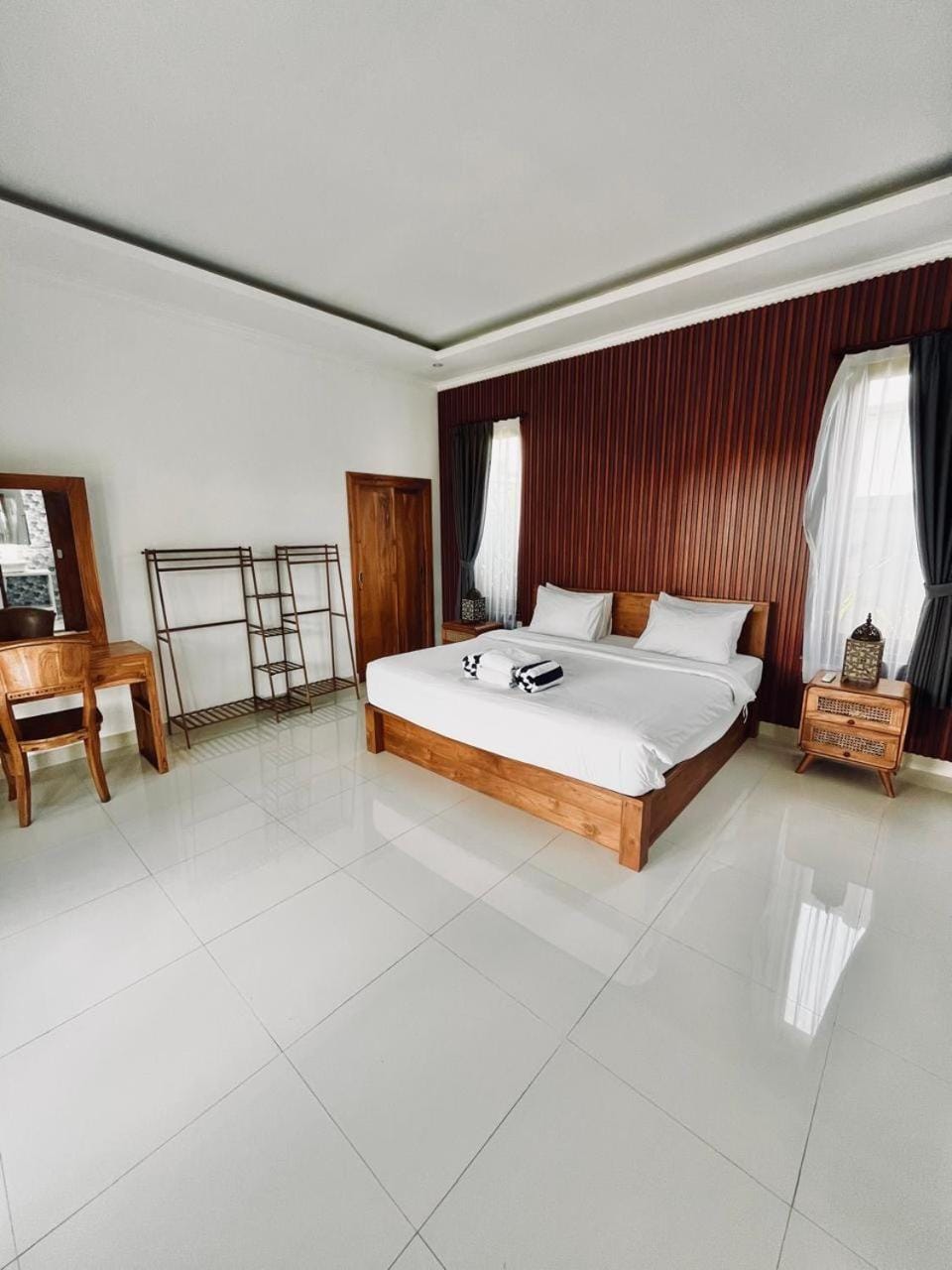 Bed, Photo of the whole room, Bedroom, towels