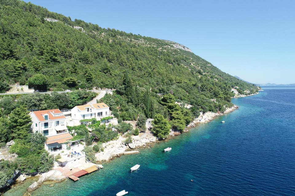 Nearby landmark, Facade/entrance, Neighbourhood, Natural landscape, Bird's eye view, Beach, Landmark view, Mountain view, Sea view, Street view