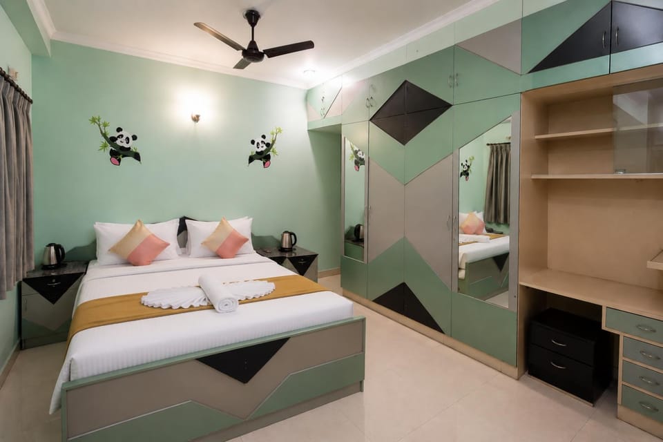 Bed, Photo of the whole room, Bedroom, wardrobe