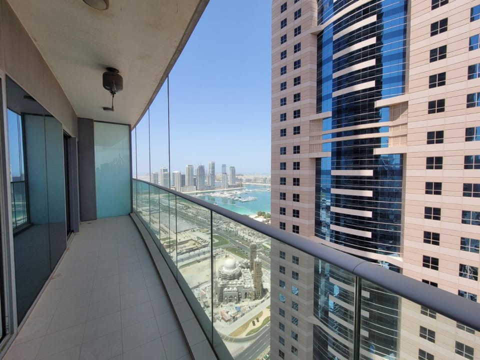 Blue Ocean Holiday Homes - Damac Heights Apartment in Dubai