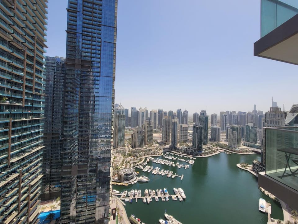 Blue Ocean Holiday Homes - Damac Heights Apartment in Dubai
