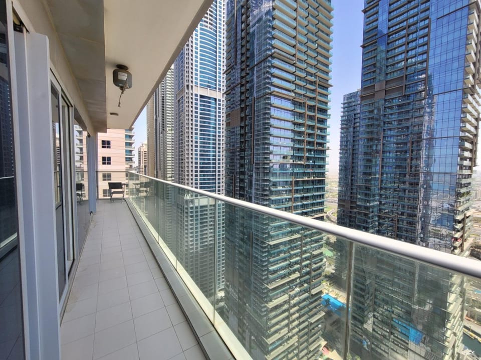 Blue Ocean Holiday Homes - Damac Heights Apartment in Dubai