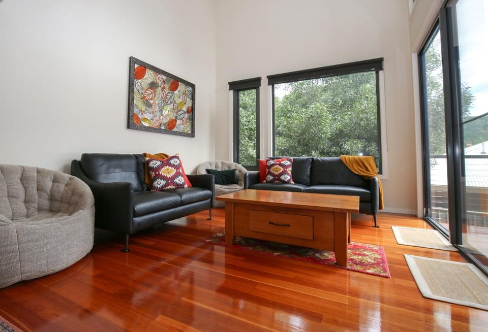 Living room, Seating area, heating, air conditioner