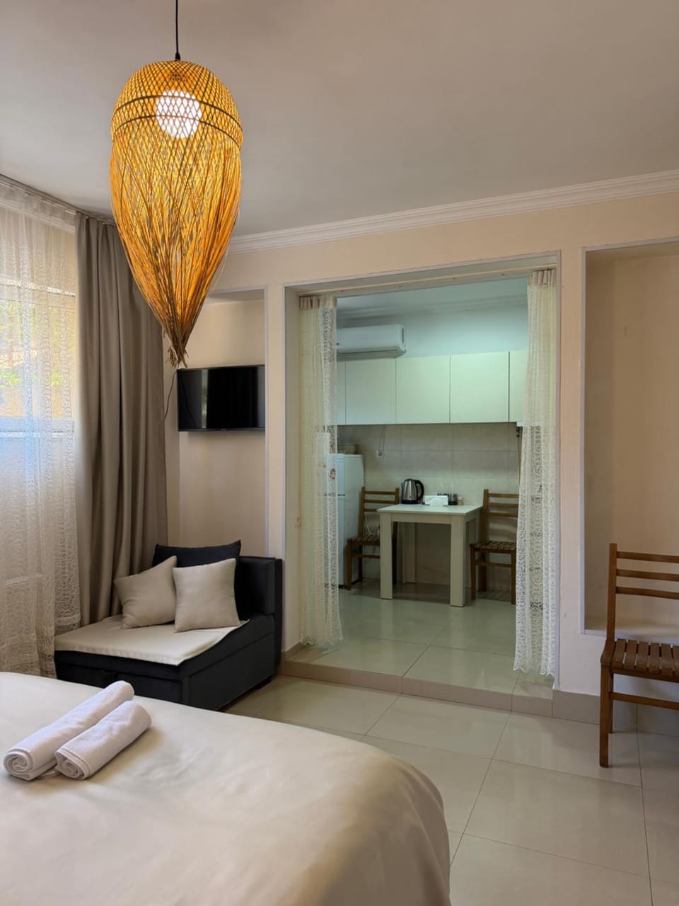 Bed, TV and multimedia, Kitchen or kitchenette, Dining area, Bedroom