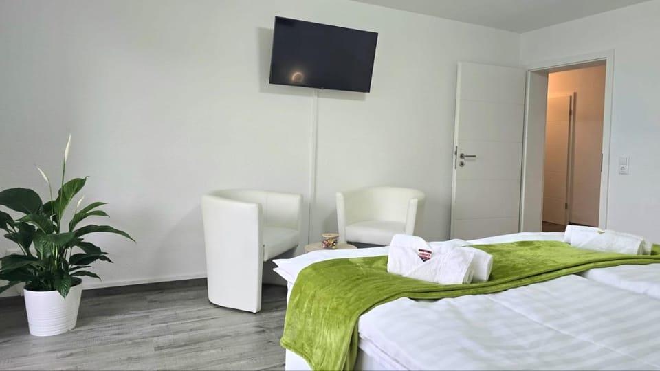 Bed, TV and multimedia, Seating area, furniture