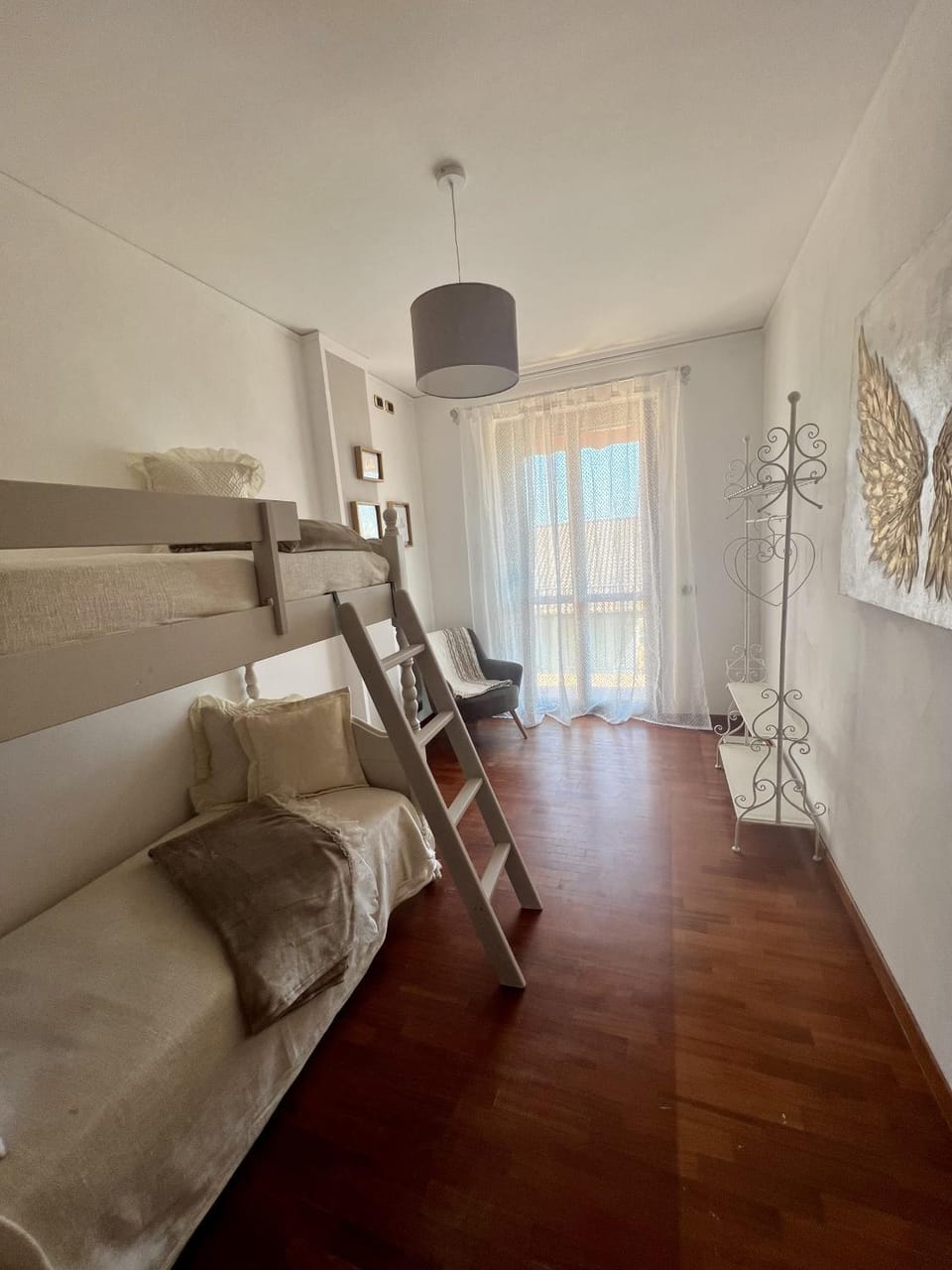 Bedroom, bunk bed