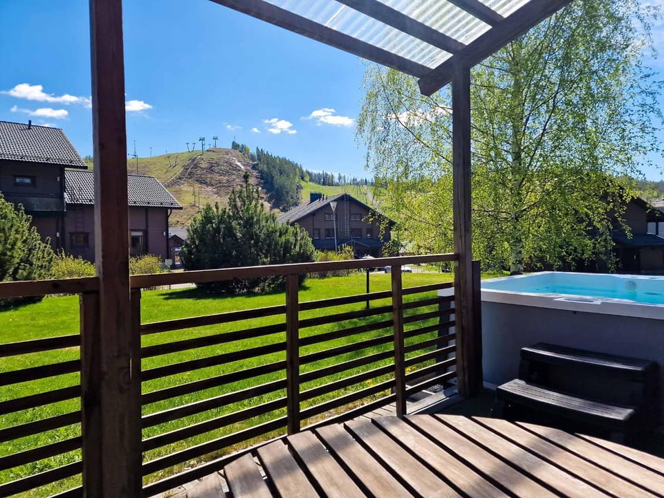 Patio, Mountain view