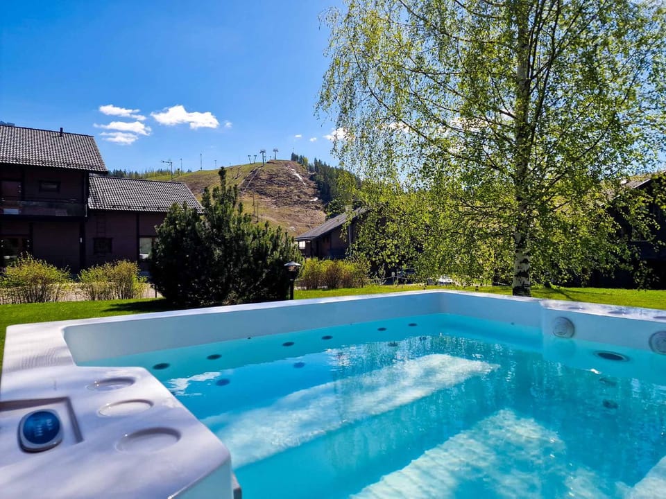 Mountain view, Pool view