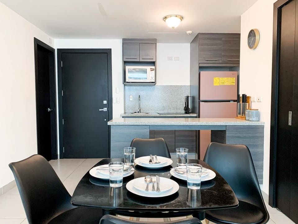 Suite de lujo cerca al aeropuerto, terminal, mall sol Apartment in Guayaquil