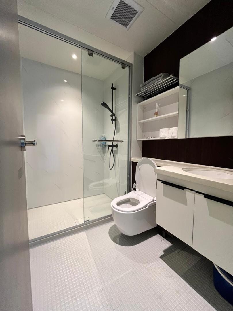 Shower, Toilet, Bathroom