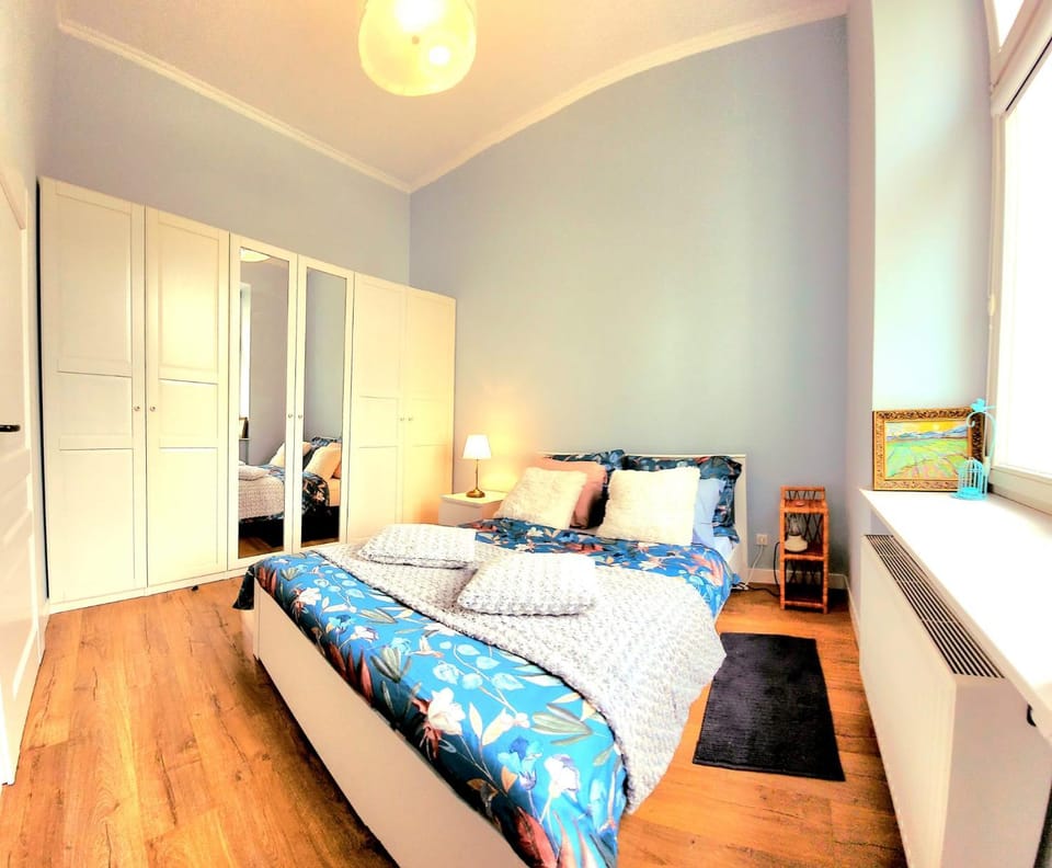 Bed, Photo of the whole room, Bedroom, wardrobe