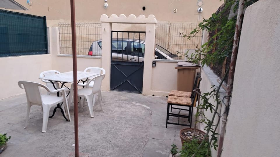 Maison T3 clim bus C3 proche centre terrasse House in Avignon