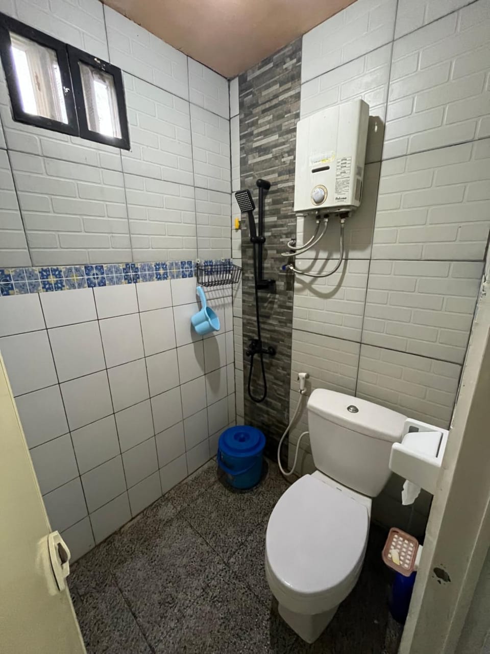 Shower, Toilet, Bathroom, bidet, towels