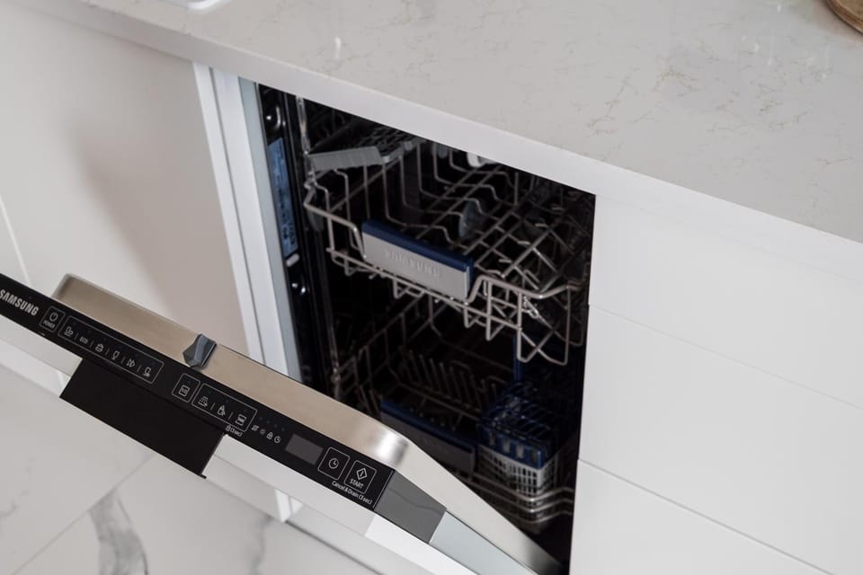 Kitchen or kitchenette, dishwasher