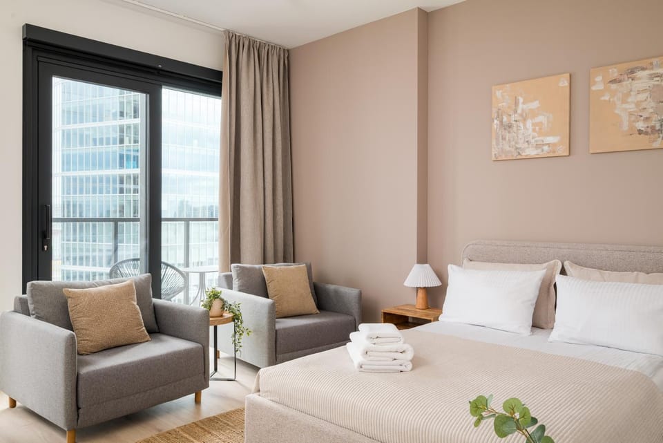 Bed, Living room, Photo of the whole room, Seating area, Bedroom