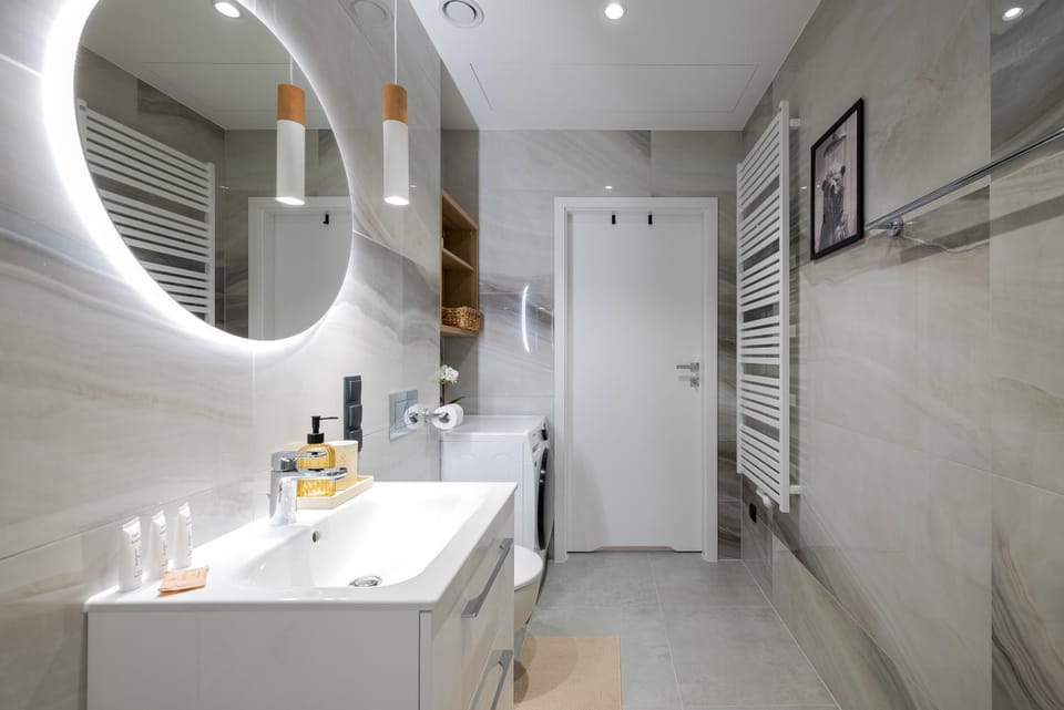 Bathroom, towels