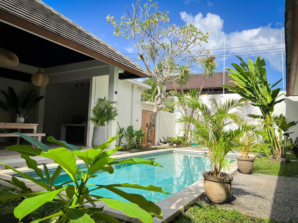 Walk To Top Cafes & Beach Modern Suite Nova 1 House in North Kuta