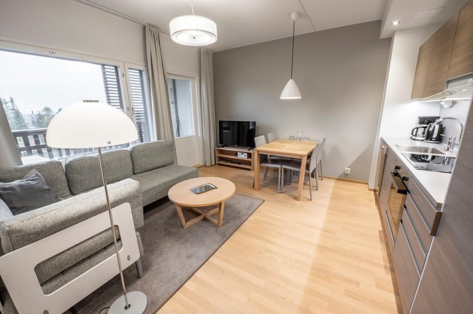 TV and multimedia, Kitchen or kitchenette, Living room, Seating area, Dining area, oven, stove