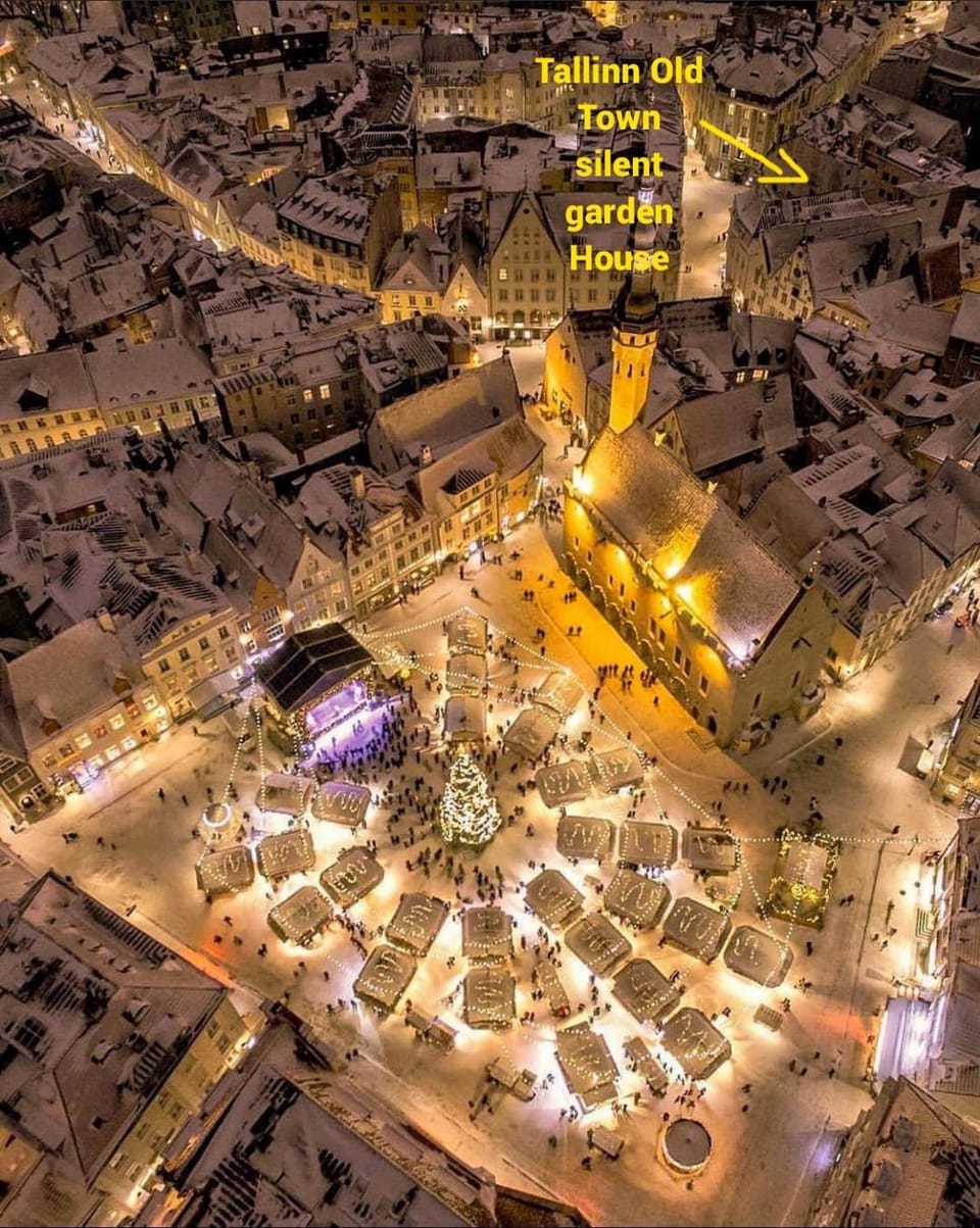 Night, Neighbourhood, Bird's eye view, Text overlay, City view, Street view, Location