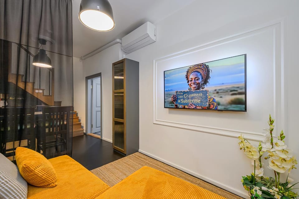 Communal lounge/ TV room, TV and multimedia, Living room, Seating area, Evening entertainment, wardrobe