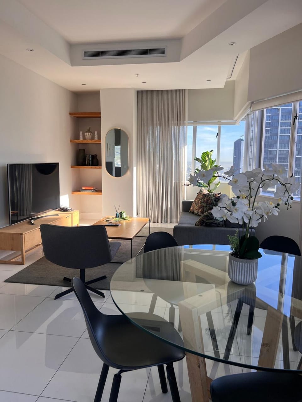 TV and multimedia, Living room, Seating area, Dining area, air conditioner