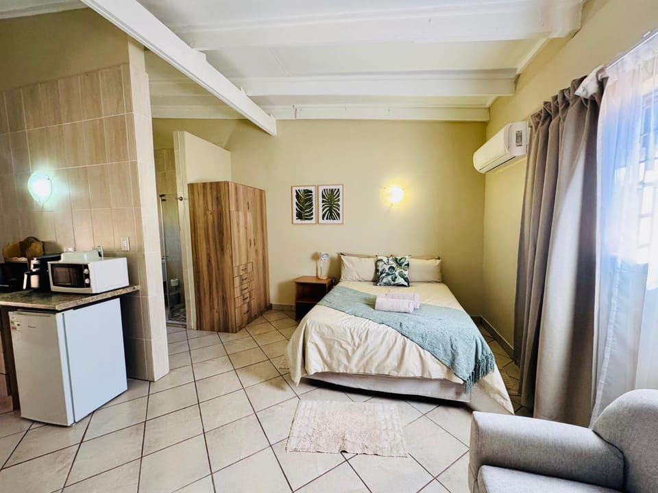Bed, Bedroom, wardrobe, air conditioner