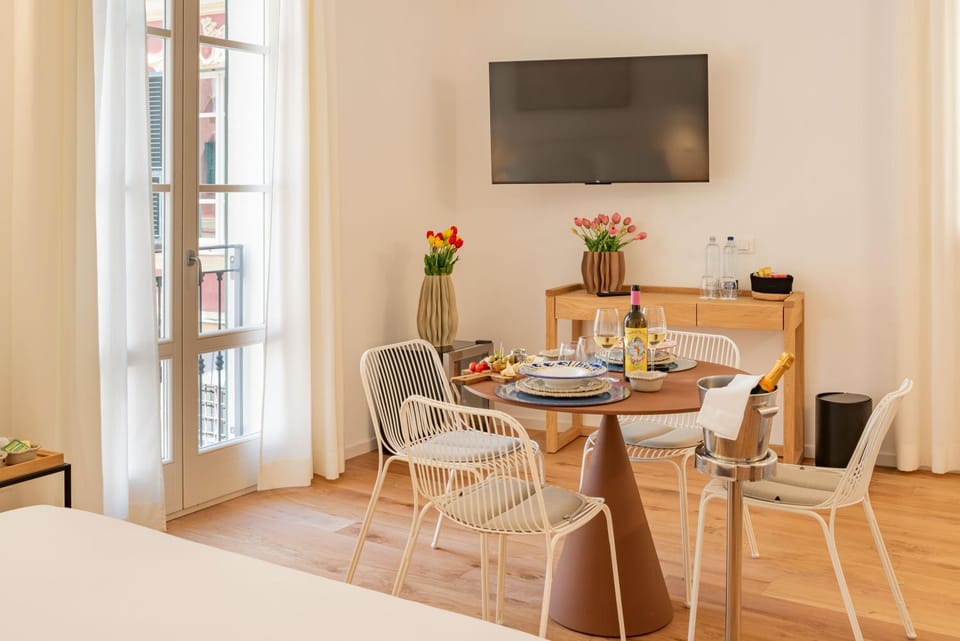 Photo of the whole room, Seating area, Dining area