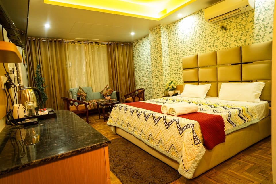 Bed, Living room, Bedroom