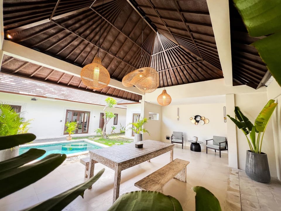 Walk To Top Cafes & Beach Modern Suite Nova 2 House in North Kuta