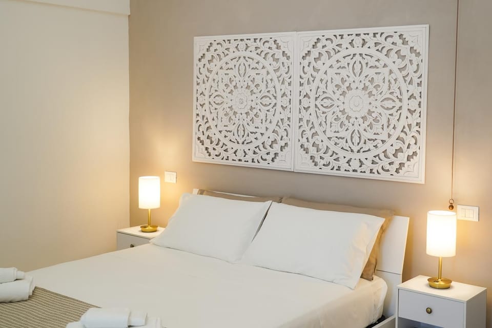 Bed, Photo of the whole room, Decorative detail, Bedroom