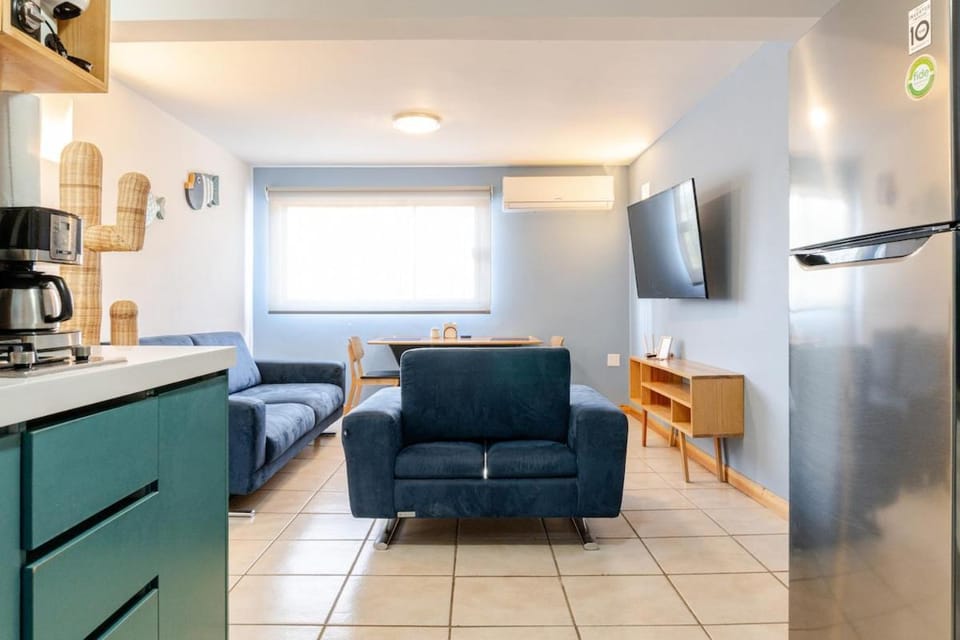 TV and multimedia, Kitchen or kitchenette, Living room, Seating area, Dining area