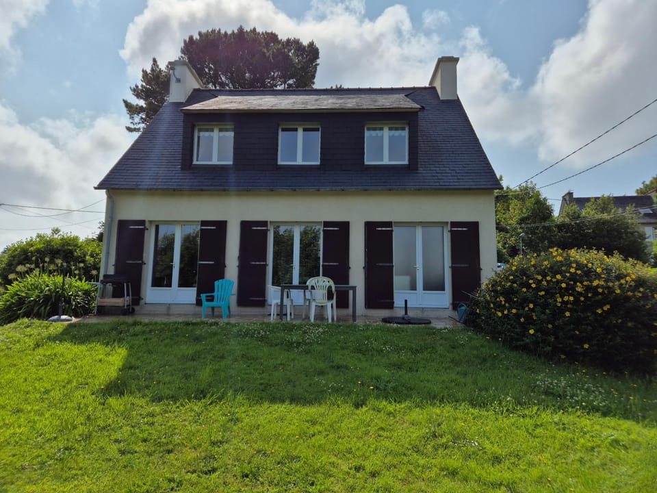 Property building, Spring, Day, Garden, Garden view