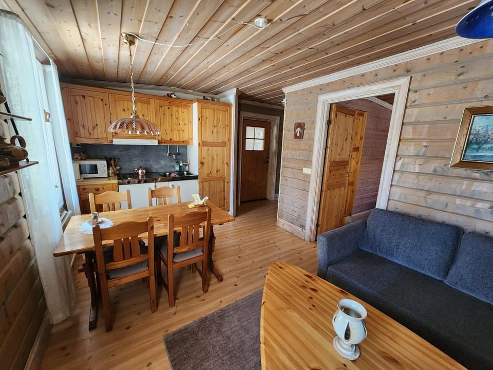 Kitchen or kitchenette, Seating area
