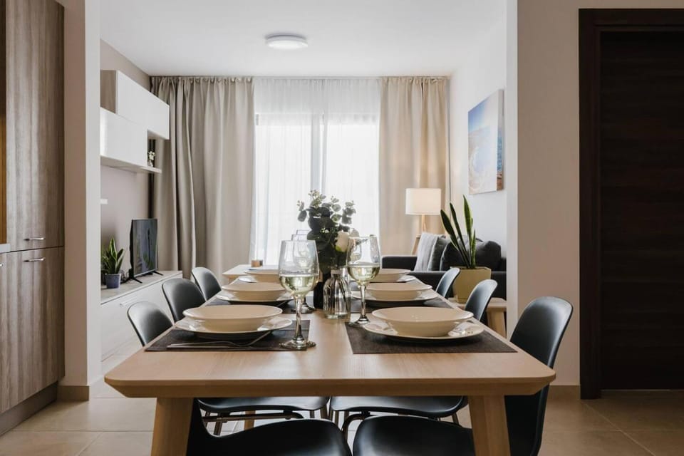 Flat 2 MLH 3BED next to city by Homely! Apartment in Malta