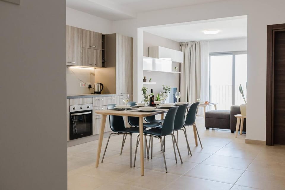 Flat 2 MLH 3BED next to city by Homely! Apartment in Malta