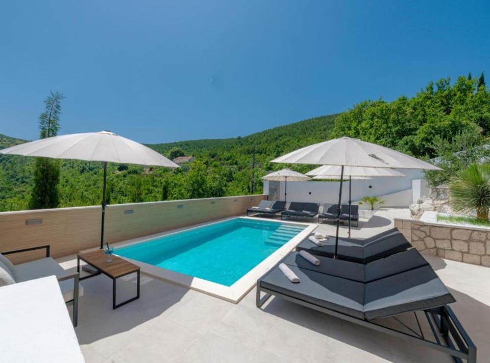 Balcony/Terrace, Swimming pool