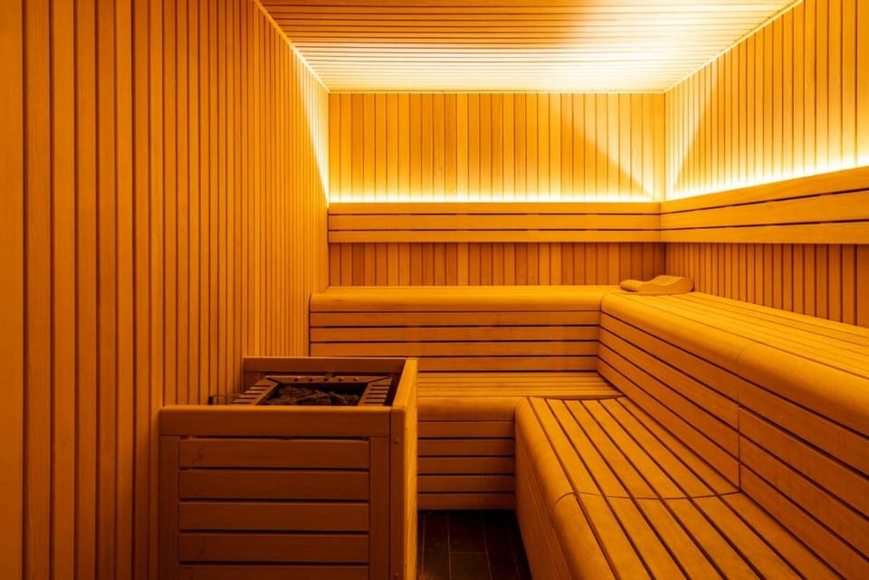 Luxurious Mountain Gem Enjoy Nature l Gym Sauna Pool l 1 MINUTE WALK TO SLOPES l by BonesVacances Apartment in El Tarter