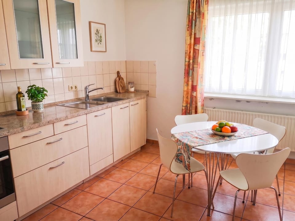 Centrally located spacious flat close to Rhine Apartment in Bonn