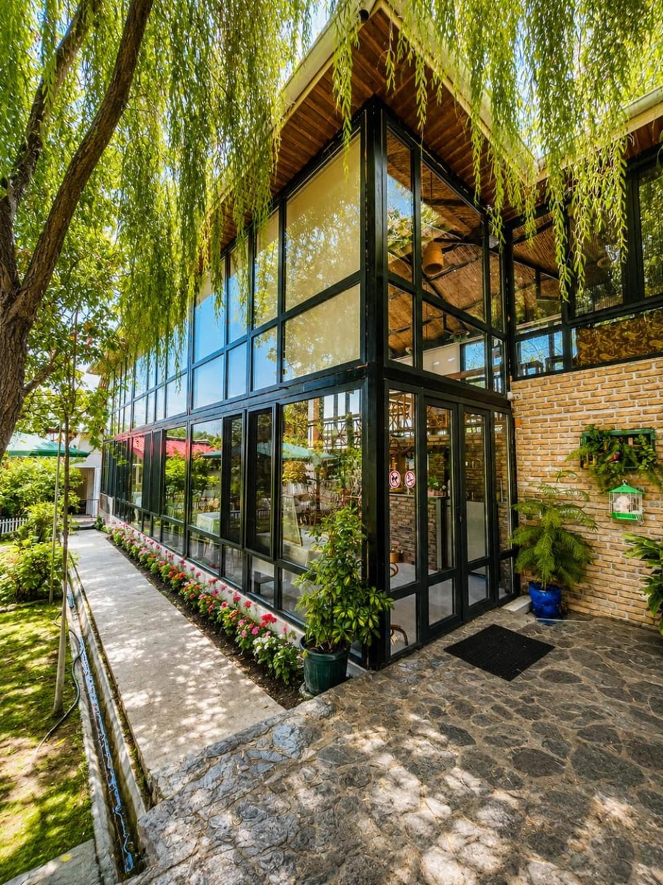 Restaurant/places to eat, Garden, Garden view