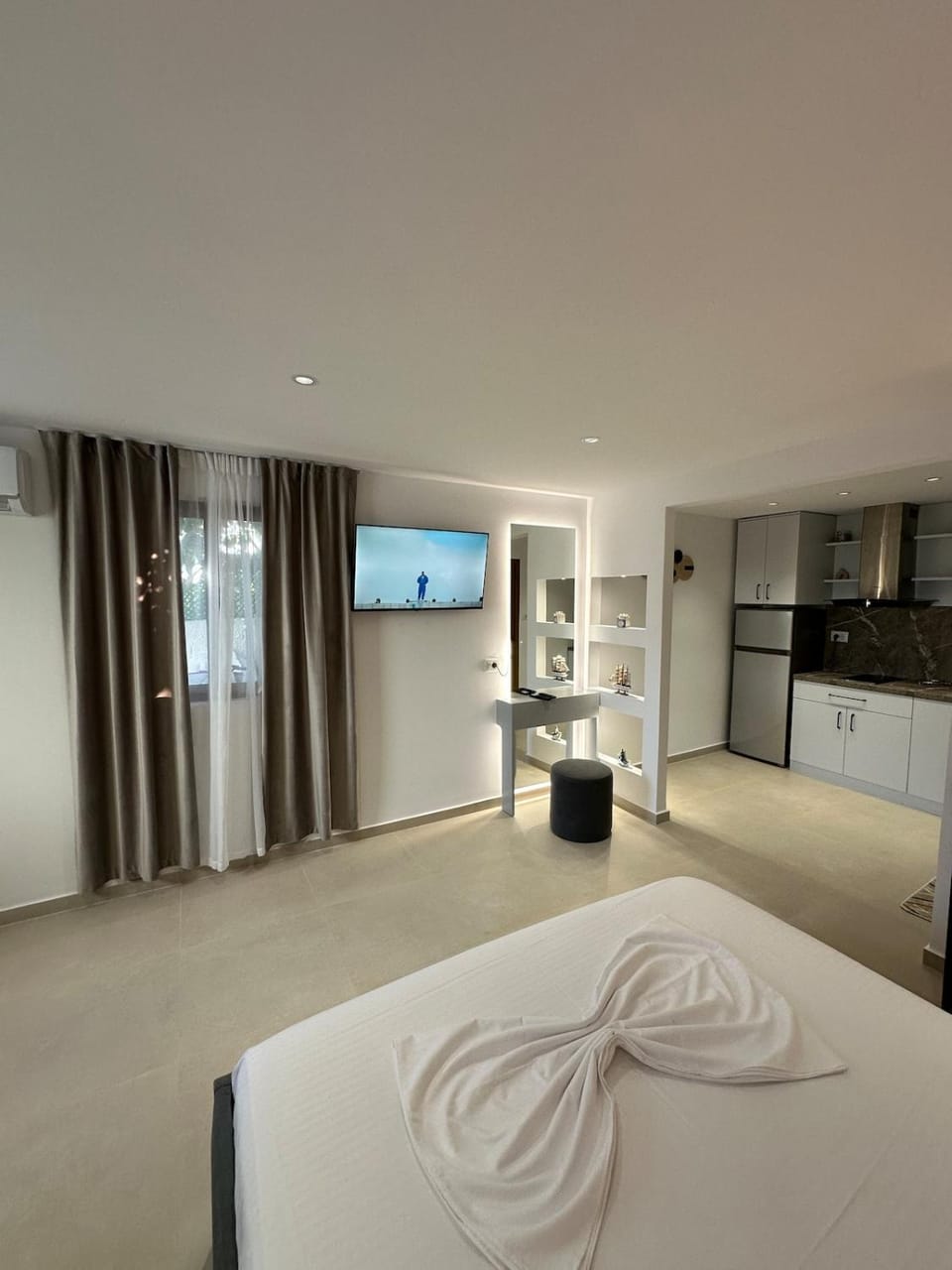 Photo of the whole room, Bedroom