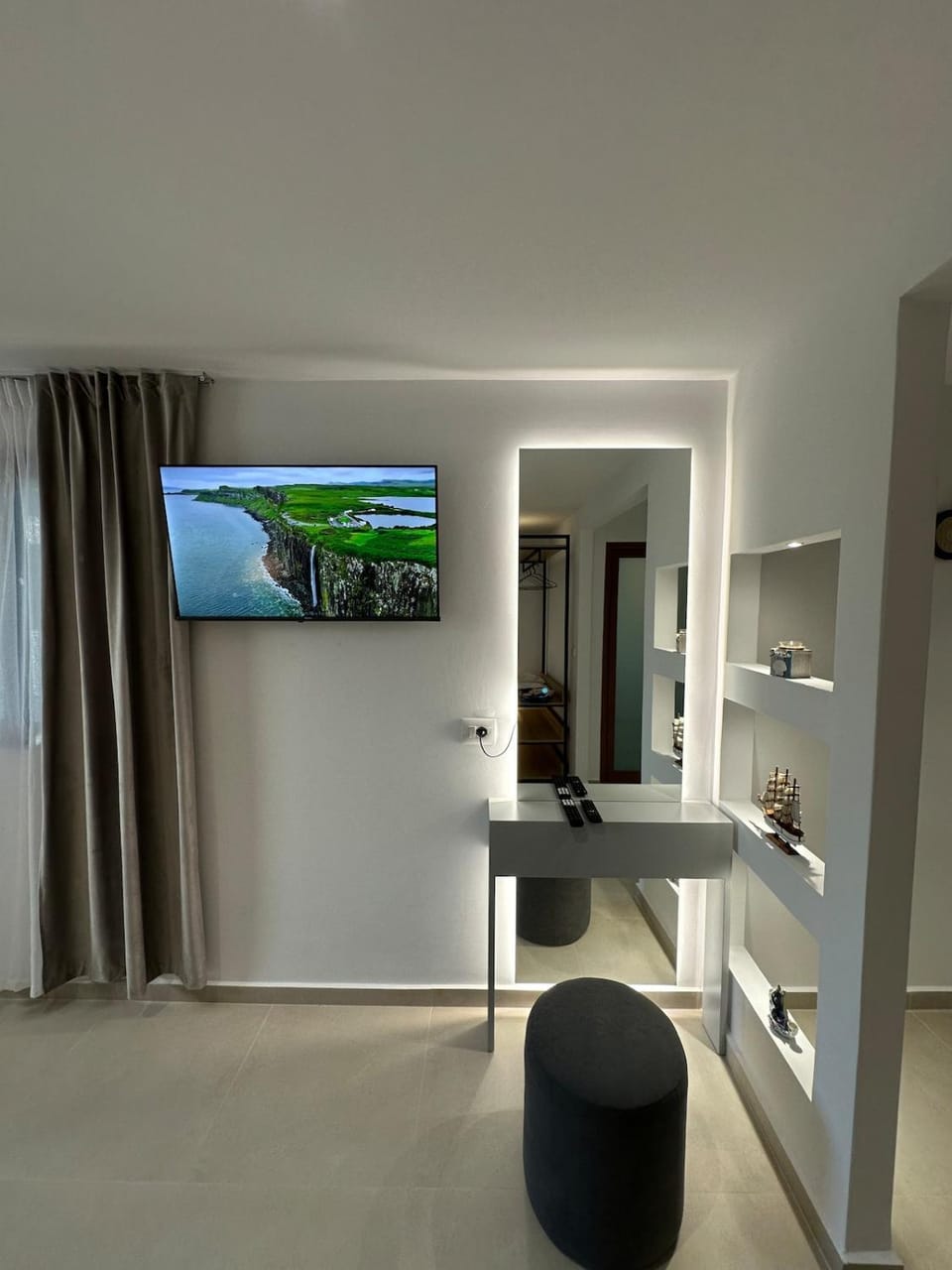 TV and multimedia, hair dresser