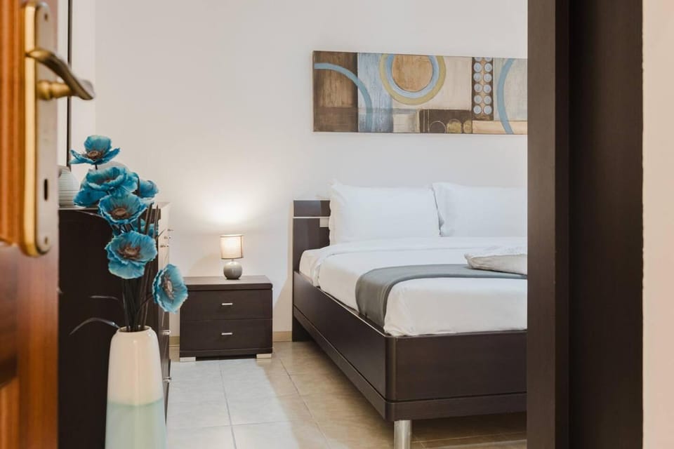 CENTRAL Bugibba Square 3BED apartment by Homely! Apartment in Saint Paul's Bay