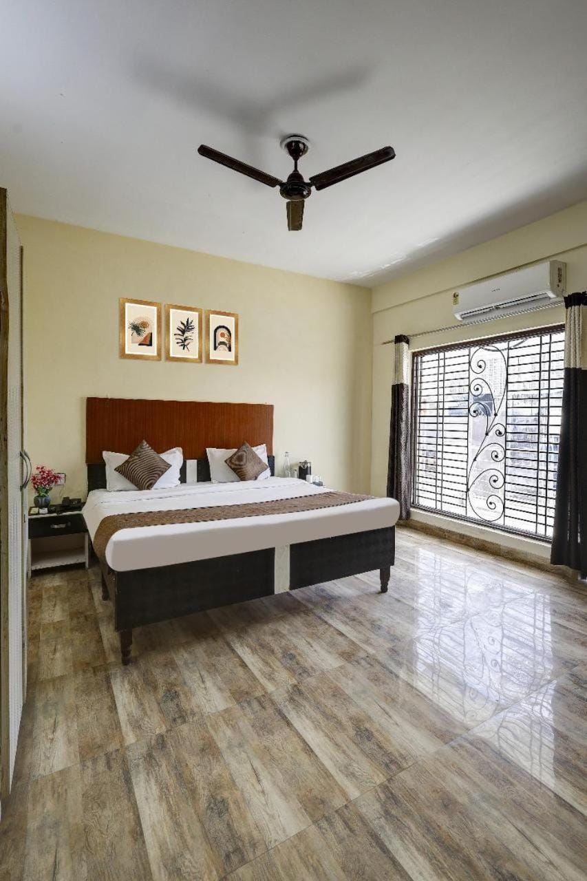 Bed, Photo of the whole room, Bedroom, fireplace