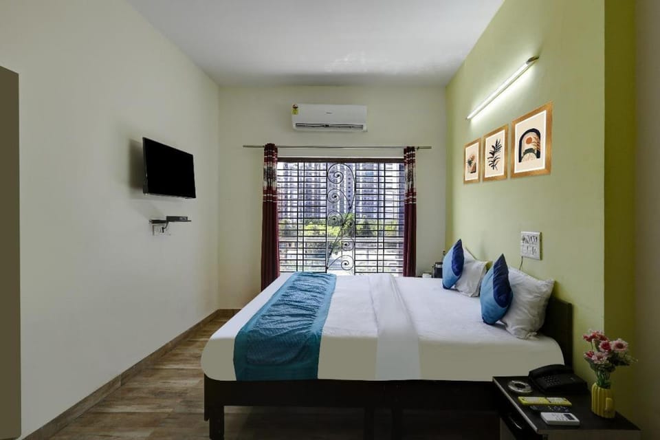 Bed, TV and multimedia, Photo of the whole room, Evening entertainment, Bedroom, air conditioner