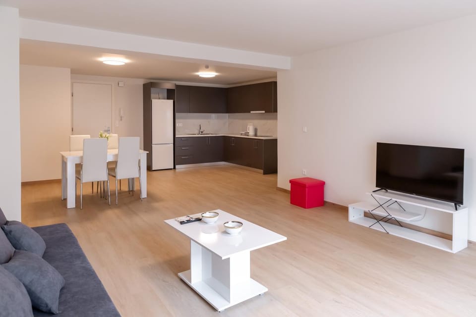 TV and multimedia, Kitchen or kitchenette, Seating area, Dining area