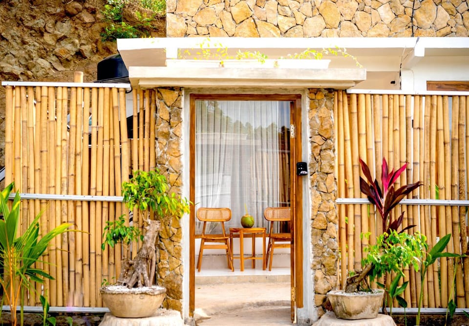 Property building, Patio, Garden, Balcony/Terrace, Garden view