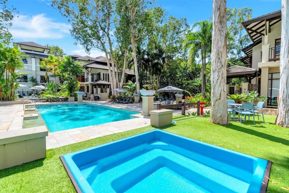 Violet Drift - Beachside Escape in Sea Temple Resort Apartment in Palm Cove