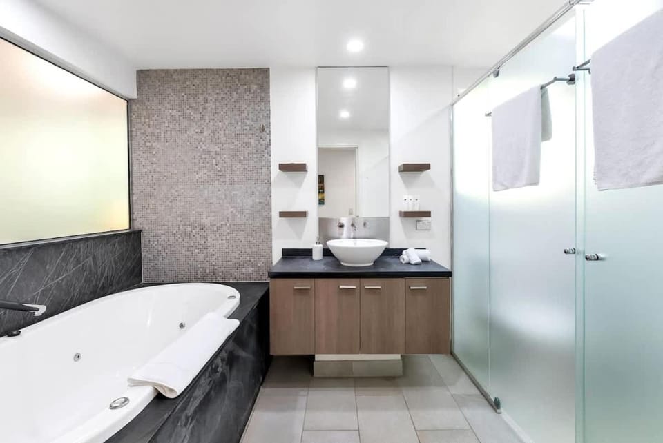 Violet Studio - Seaside Nook with Resort Pools and Spa Inn in Palm Cove
